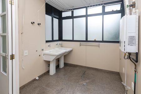 Apartamento para alugar com 245m², 3 quartos e 4 vagasLavanderia