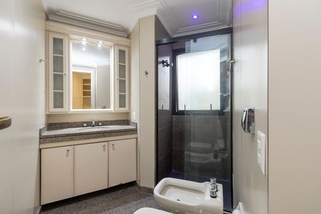 Apartamento para alugar com 245m², 3 quartos e 4 vagasBanheiro da Suíte 2