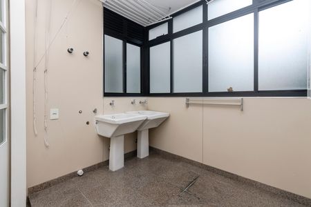 Apartamento para alugar com 245m², 3 quartos e 4 vagasLavanderia