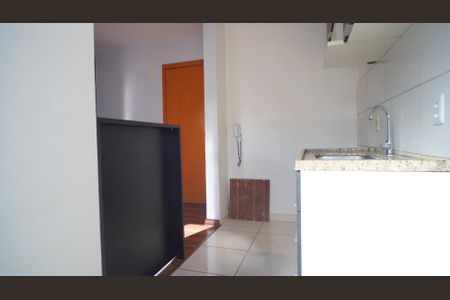 Cozinha  de apartamento à venda com 2 quartos, 38m² em Jardim Dona Leopoldina, Porto Alegre