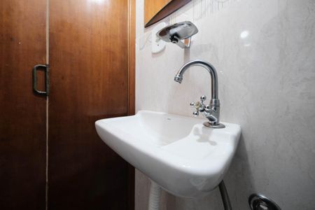 Casa à venda com 100m², 2 quartos e 2 vagasLavabo