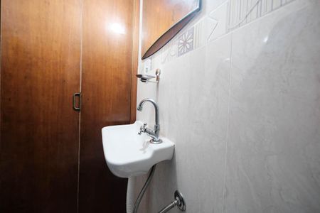 Casa à venda com 100m², 2 quartos e 2 vagasLavabo