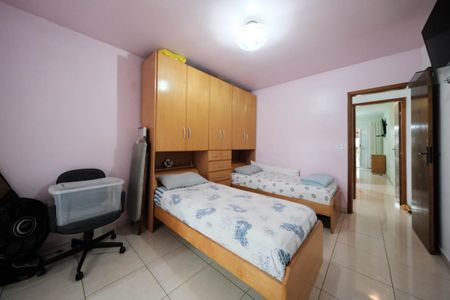 Casa à venda com 100m², 2 quartos e 2 vagasSuíte 2