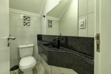 Casa para alugar com 217m², 4 quartos e 4 vagasBanheiro