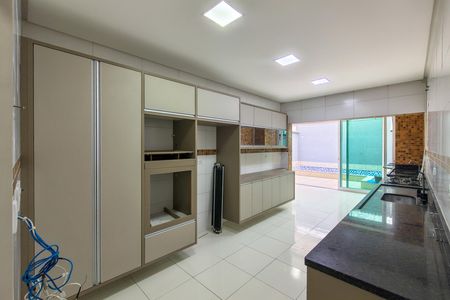 Casa para alugar com 217m², 4 quartos e 4 vagasCozinha
