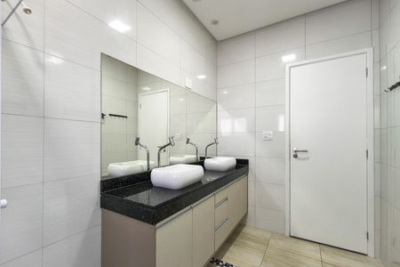 Casa para alugar com 217m², 4 quartos e 4 vagasBanheiro da Suíte 1