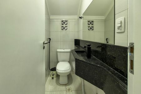 Casa para alugar com 217m², 4 quartos e 4 vagasBanheiro