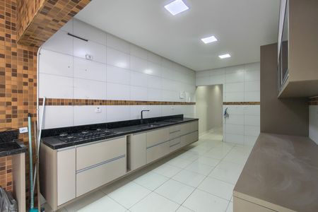 Casa para alugar com 217m², 4 quartos e 4 vagasCozinha 