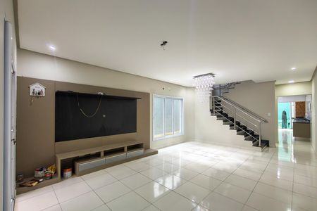 Sala de casa para alugar com 4 quartos, 217m² em Canto do Forte, Praia Grande