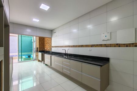 Casa para alugar com 217m², 4 quartos e 4 vagasCozinha