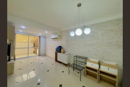 Casa de condomínio à venda com 174m², 3 quartos e 4 vagas Casa de condomínio à venda com 174m², 3 quartos e 4 vagasSala