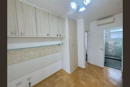 Casa de condomínio à venda com 174m², 3 quartos e 4 vagas Casa de condomínio à venda com 174m², 3 quartos e 4 vagasQuarto 3