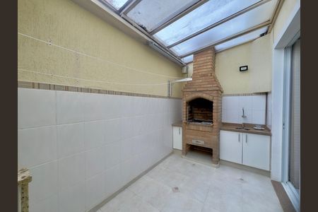 Casa de condomínio à venda com 174m², 3 quartos e 4 vagas Casa de condomínio à venda com 174m², 3 quartos e 4 vagasChurrasqueira