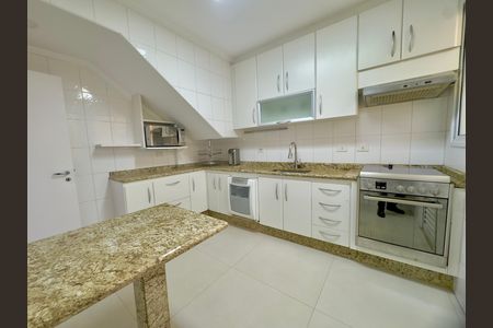 Casa de condomínio à venda com 174m², 3 quartos e 4 vagas Casa de condomínio à venda com 174m², 3 quartos e 4 vagasCozinha