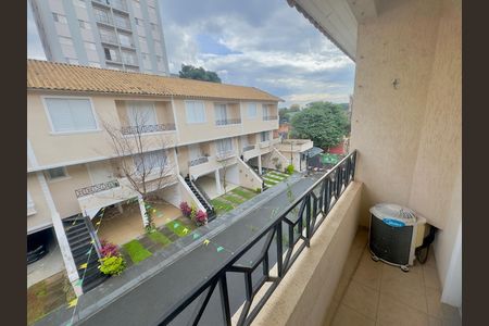 Casa de condomínio à venda com 174m², 3 quartos e 4 vagas Casa de condomínio à venda com 174m², 3 quartos e 4 vagasSacada do quarto