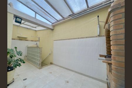 Casa de condomínio à venda com 174m², 3 quartos e 4 vagas Casa de condomínio à venda com 174m², 3 quartos e 4 vagasÁrea externa