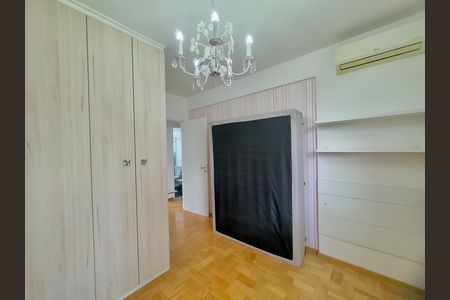 Casa de condomínio à venda com 174m², 3 quartos e 4 vagas Casa de condomínio à venda com 174m², 3 quartos e 4 vagasQuarto 2