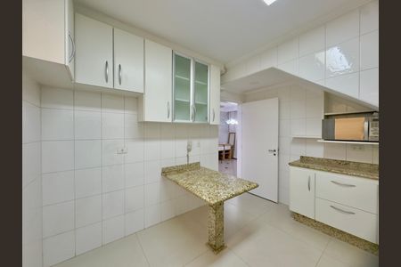 Casa de condomínio à venda com 174m², 3 quartos e 4 vagas Casa de condomínio à venda com 174m², 3 quartos e 4 vagasCozinha