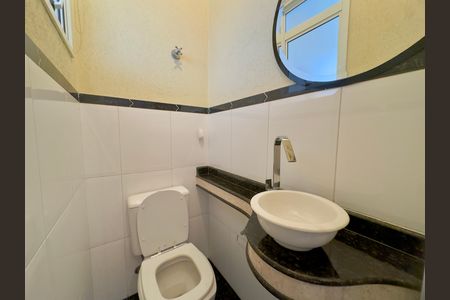 Casa de condomínio à venda com 174m², 3 quartos e 4 vagas Casa de condomínio à venda com 174m², 3 quartos e 4 vagasBanheiro 3