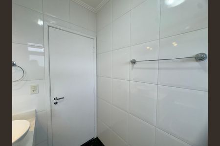Casa de condomínio à venda com 174m², 3 quartos e 4 vagas Casa de condomínio à venda com 174m², 3 quartos e 4 vagasBanheiro 1