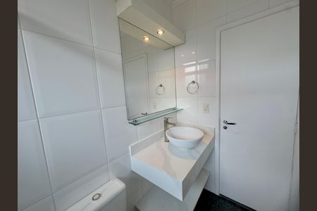 Casa de condomínio à venda com 174m², 3 quartos e 4 vagas Casa de condomínio à venda com 174m², 3 quartos e 4 vagasBanheiro 2