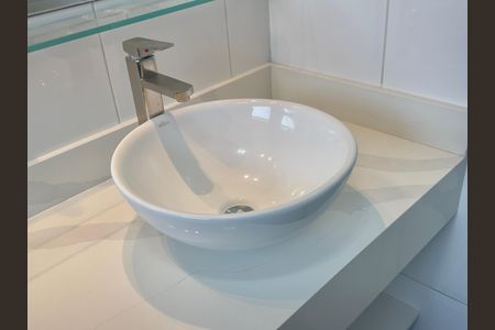 Casa de condomínio à venda com 174m², 3 quartos e 4 vagas Casa de condomínio à venda com 174m², 3 quartos e 4 vagasBanheiro 1