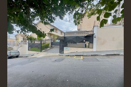 Casa de condomínio à venda com 174m², 3 quartos e 4 vagas Casa de condomínio à venda com 174m², 3 quartos e 4 vagasFachada