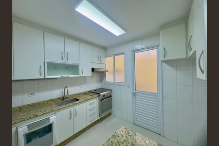 Casa de condomínio à venda com 174m², 3 quartos e 4 vagas Casa de condomínio à venda com 174m², 3 quartos e 4 vagasCozinha
