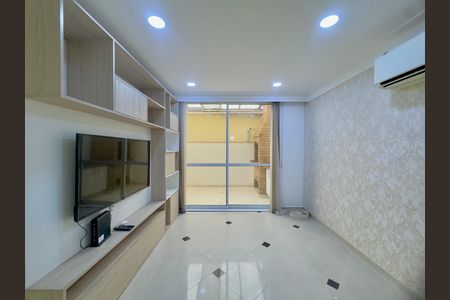 Casa de condomínio à venda com 174m², 3 quartos e 4 vagas Casa de condomínio à venda com 174m², 3 quartos e 4 vagasSala