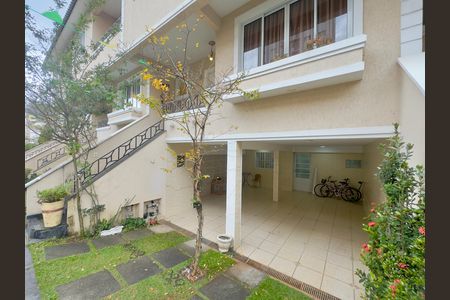 Casa de condomínio à venda com 174m², 3 quartos e 4 vagas Casa de condomínio à venda com 174m², 3 quartos e 4 vagasGaragem
