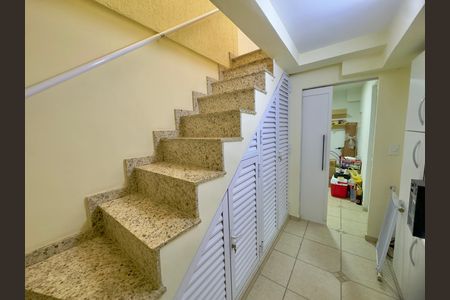 Casa de condomínio à venda com 174m², 3 quartos e 4 vagas Casa de condomínio à venda com 174m², 3 quartos e 4 vagasDespensa