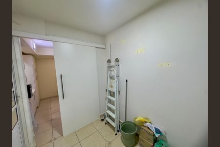Casa de condomínio à venda com 174m², 3 quartos e 4 vagas Casa de condomínio à venda com 174m², 3 quartos e 4 vagasDepósito