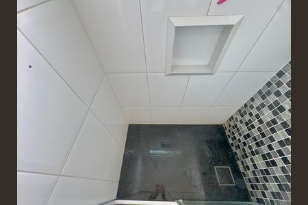 Casa de condomínio à venda com 174m², 3 quartos e 4 vagas Casa de condomínio à venda com 174m², 3 quartos e 4 vagasBanheiro 2