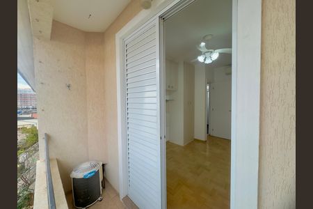 Casa de condomínio à venda com 174m², 3 quartos e 4 vagas Casa de condomínio à venda com 174m², 3 quartos e 4 vagasSacada do quarto