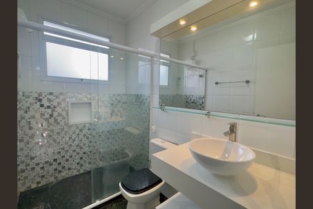 Casa de condomínio à venda com 174m², 3 quartos e 4 vagas Casa de condomínio à venda com 174m², 3 quartos e 4 vagasBanheiro 1