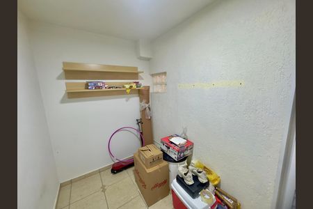 Casa de condomínio à venda com 174m², 3 quartos e 4 vagas Casa de condomínio à venda com 174m², 3 quartos e 4 vagasDepósito