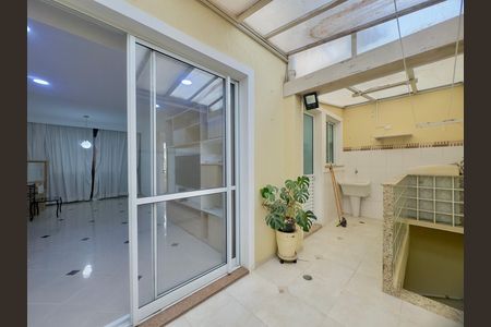 Casa de condomínio à venda com 174m², 3 quartos e 4 vagas Casa de condomínio à venda com 174m², 3 quartos e 4 vagasÁrea externa
