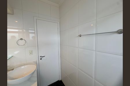 Casa de condomínio à venda com 174m², 3 quartos e 4 vagas Casa de condomínio à venda com 174m², 3 quartos e 4 vagasBanheiro 2
