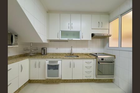 Casa de condomínio à venda com 174m², 3 quartos e 4 vagas Casa de condomínio à venda com 174m², 3 quartos e 4 vagasCozinha