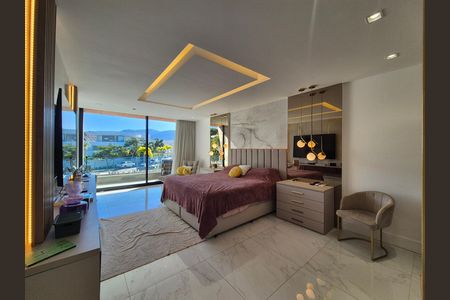 Casa de condomínio para alugar com 368m², 5 quartos e 2 vagas