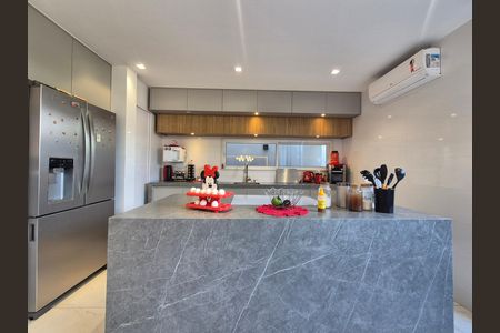 Casa de condomínio para alugar com 368m², 5 quartos e 2 vagas