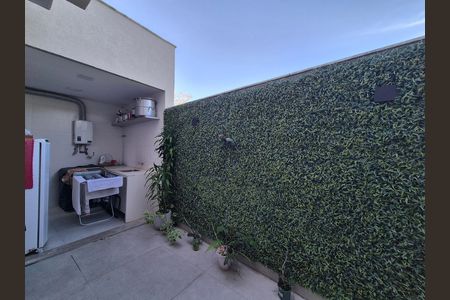 Casa de condomínio para alugar com 368m², 5 quartos e 2 vagas