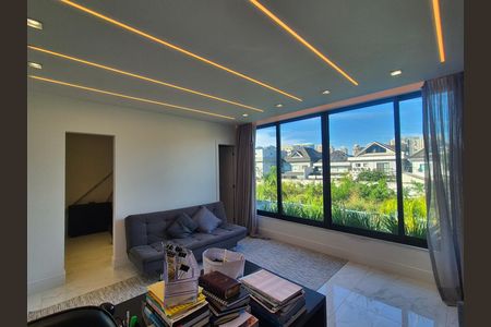 Casa de condomínio para alugar com 368m², 5 quartos e 2 vagas