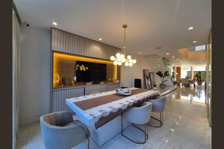 Casa de condomínio para alugar com 368m², 5 quartos e 2 vagas