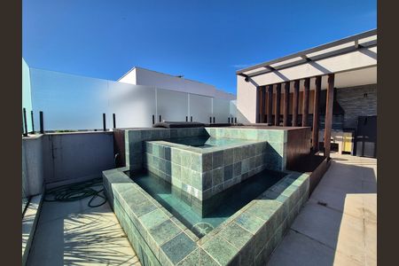 Casa de condomínio para alugar com 368m², 5 quartos e 2 vagas
