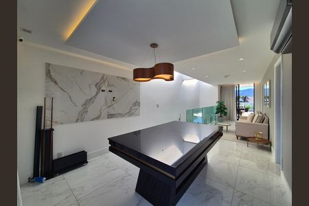 Casa de condomínio para alugar com 368m², 5 quartos e 2 vagas