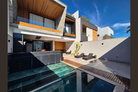 Casa de condomínio para alugar com 368m², 5 quartos e 2 vagas