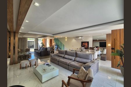 Casa de condomínio para alugar com 368m², 5 quartos e 2 vagas