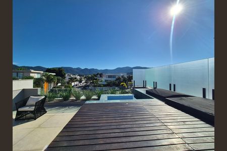 Casa de condomínio para alugar com 368m², 5 quartos e 2 vagas