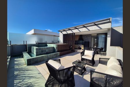 Casa de condomínio para alugar com 368m², 5 quartos e 2 vagas